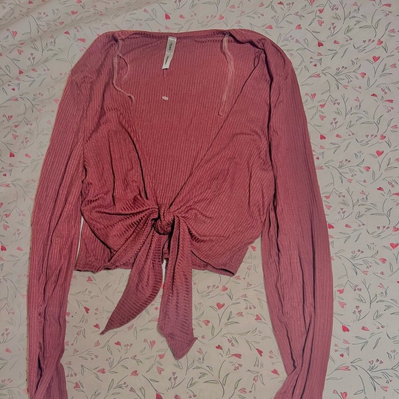 Red cross wrap crop top size medium - Picture 3 of 4